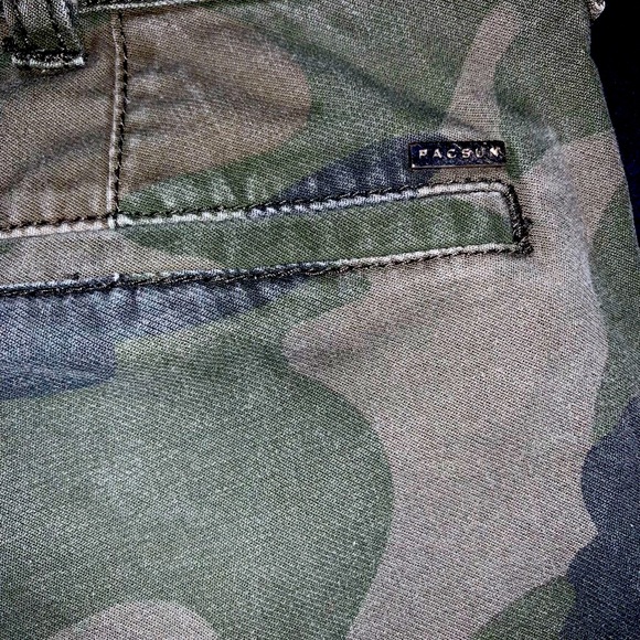 PACSUN | Green Camouflage | Cargo Pants | Skinny | With zippers - Picture 3 of 6